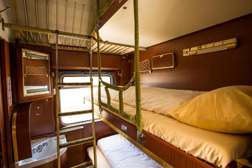 Трехместный (Трехместное купе с общей ванной комнатой), Train Lodge Amsterdam