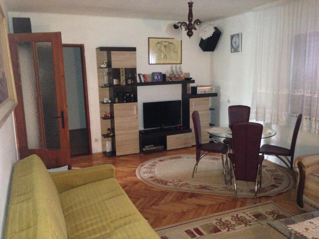 Апартаменты (Апартаменты с 3 спальнями), Apartments Aleksic