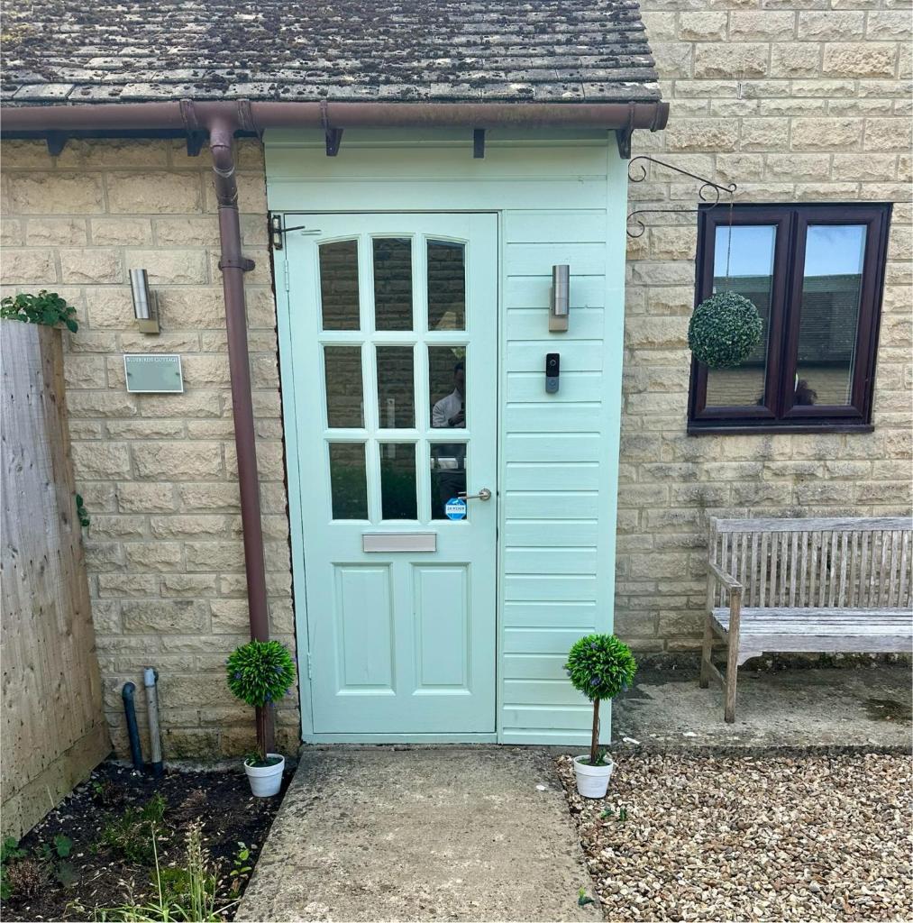 Bluebirds Cottage - Light and Airy 2 Bed in Bourton