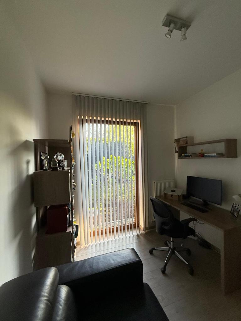 Tomorrowland 2 bedrooms, breakfast, pickup & drop-off photo 1
