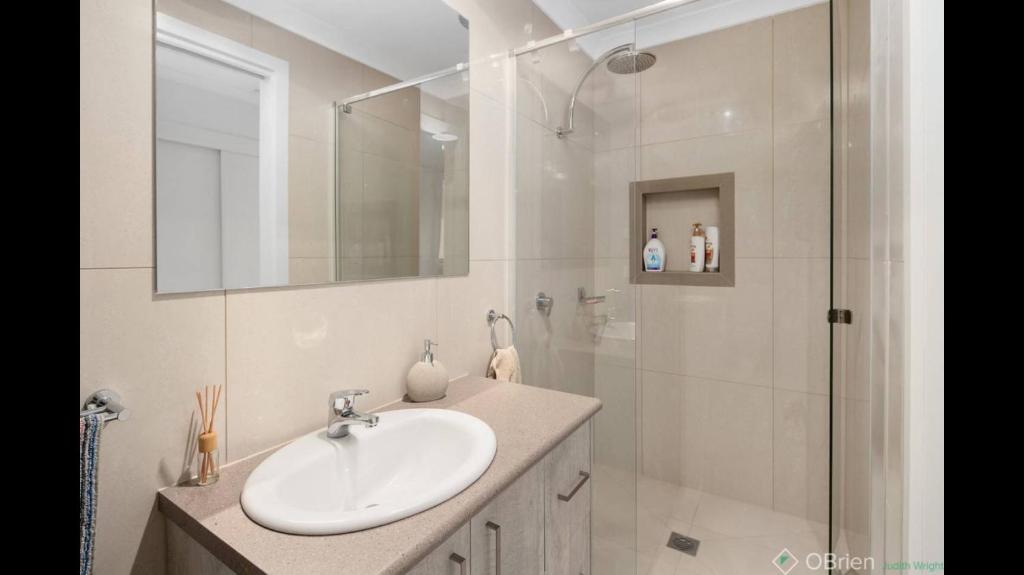 Sunny 2 Bedroom Ventnor Cottage - retro vibe, 400m to Beach, Pets Welcome photo 1