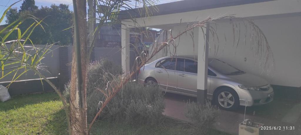 Ezeiza 4 Casa con garaje rejas camaras a 24 minutos del aeropuerto Ezeiza Amplio parque para mascotas tranfer las 24 horas photo 1
