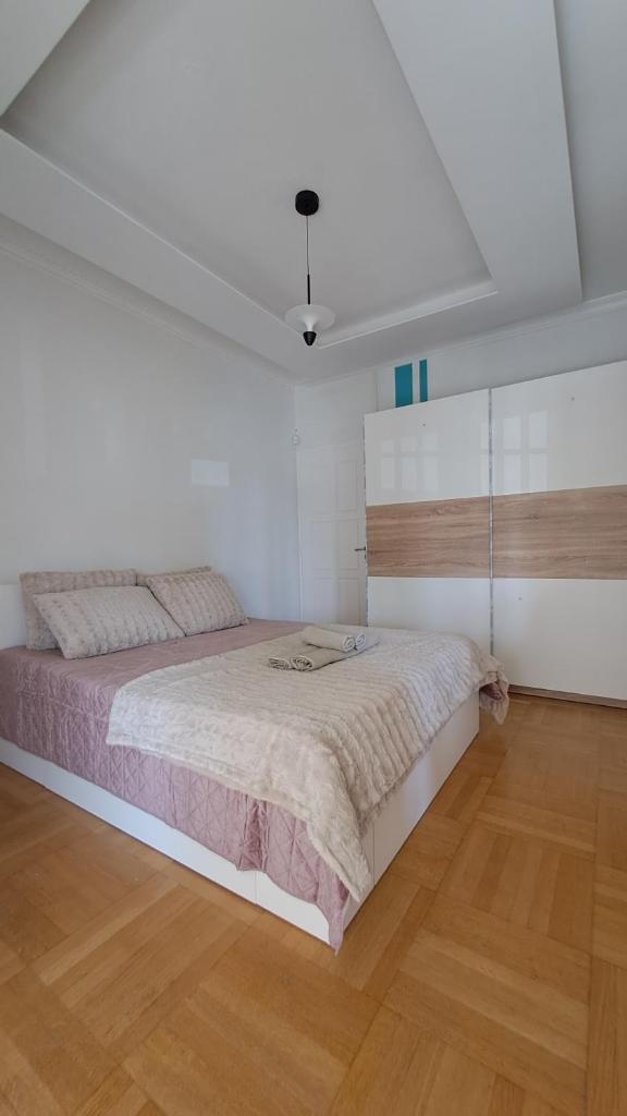 Athens Riviera Bee Home Appartments - Tap to explore photos