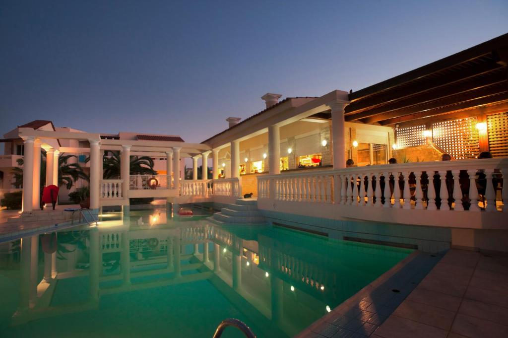 Hotel Caretta Beach photo 2