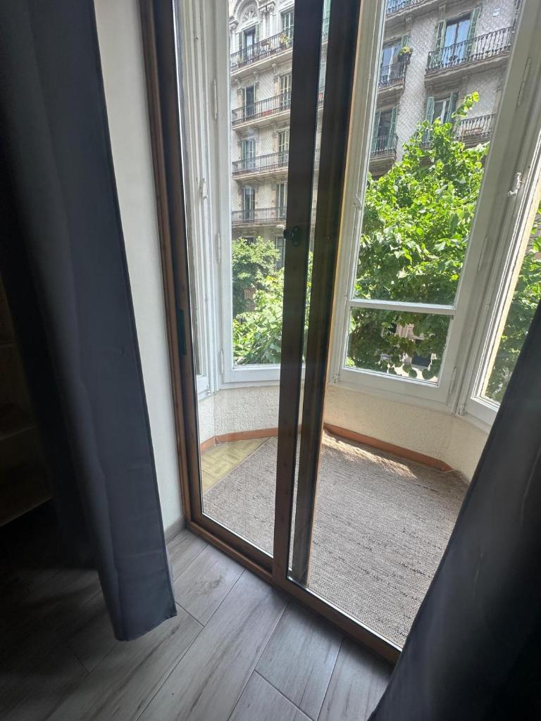 Hostal Balmes Centro - Tap to explore photos