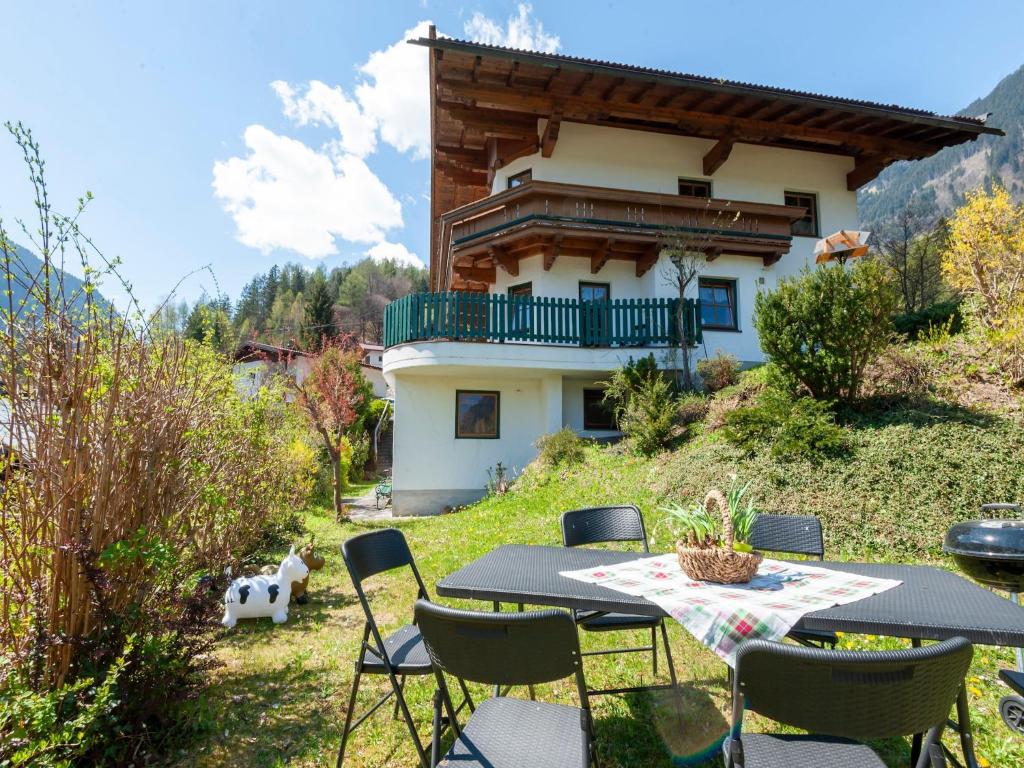 Apartment in Mayrhofen with balcony, cleaning included photo 4