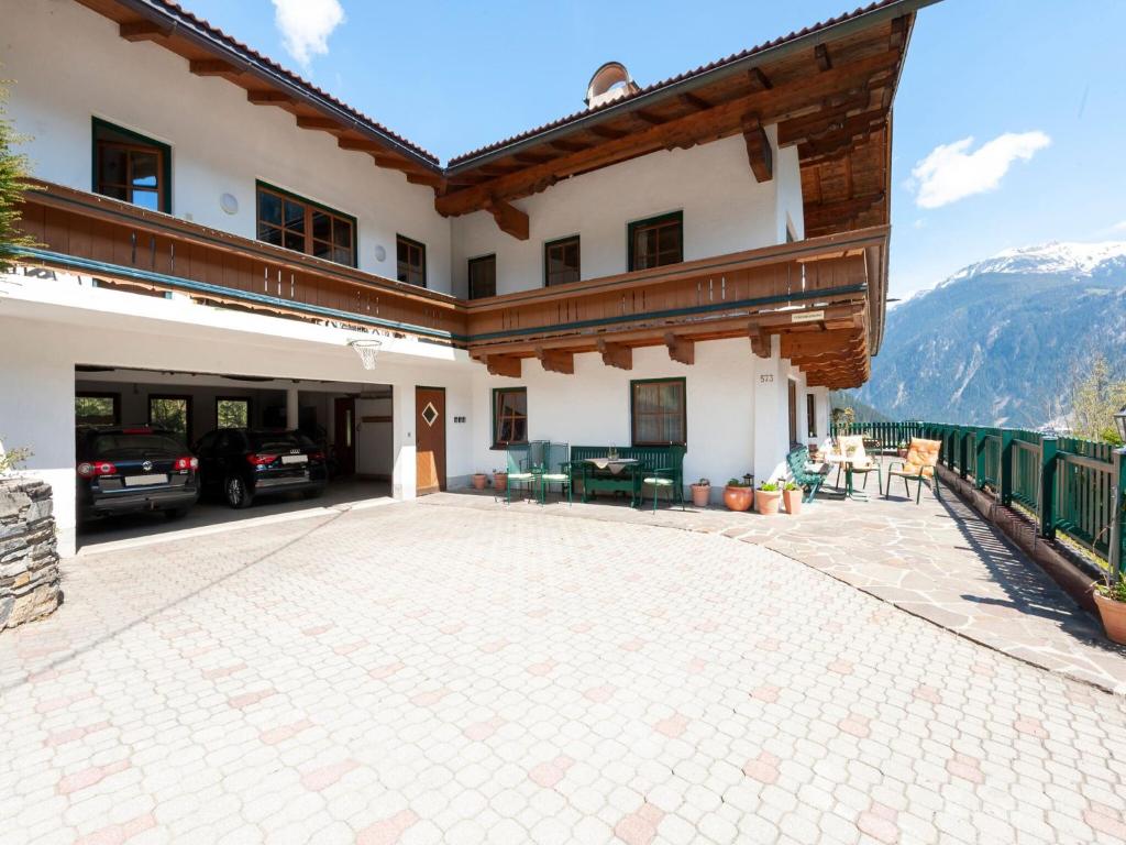 Apartment in Mayrhofen with balcony, cleaning included photo 1