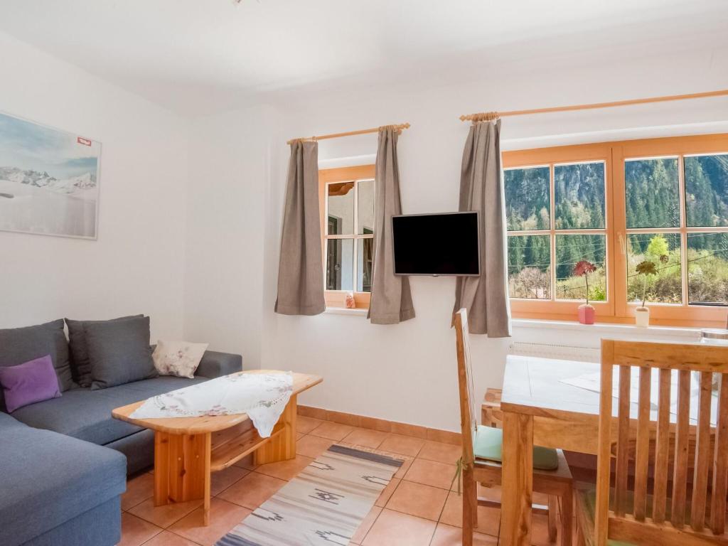 Apartment in Mayrhofen with balcony, cleaning included photo 2