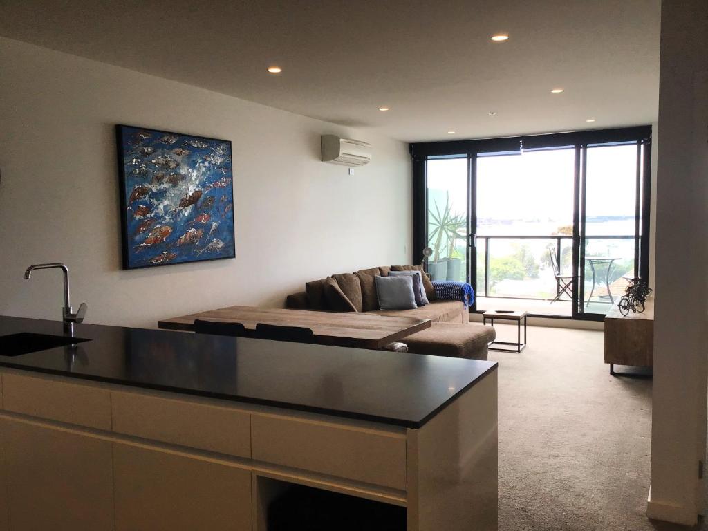 0504 MIRAMAR 2 Bedroom Apartment with Bay Views on the Geelong Waterfront photo 4