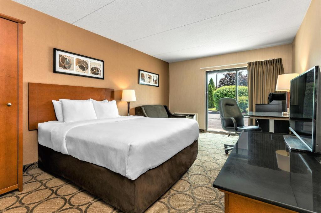Comfort Inn Regina East Room Type - Queen Room - Ground Floor
