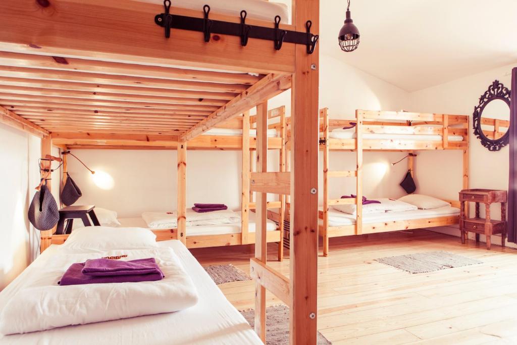 Номер (Односпальная кровать в 8-местном общем номере), Lisbon Chillout Hostel