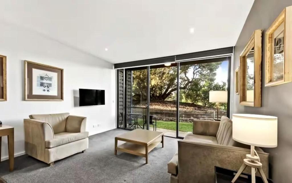 Golf Apartment Heated Pool 27