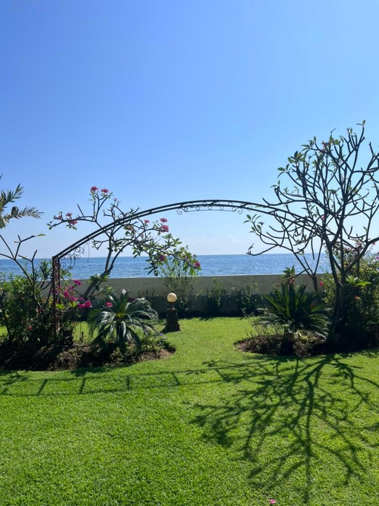 Beachfront Villa Jepun Segara photo 4
