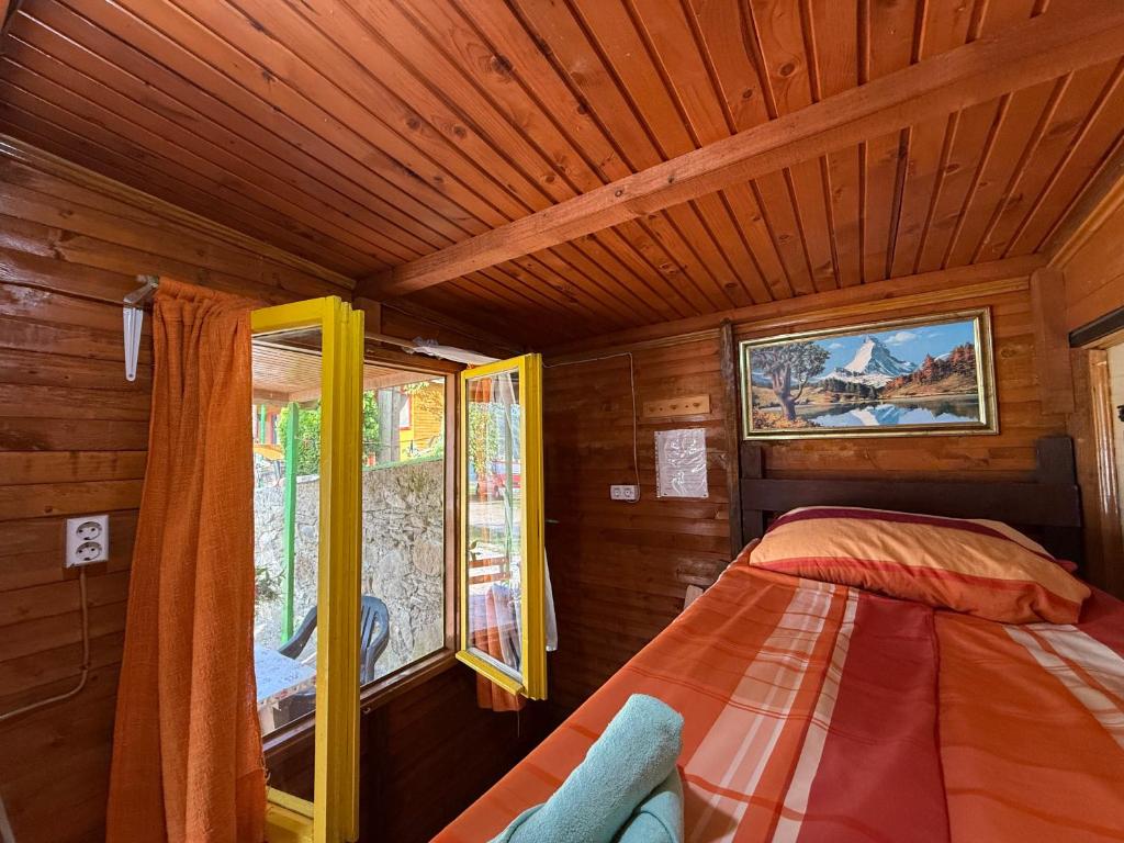 Wooden Lakefront Bungalow photo 2