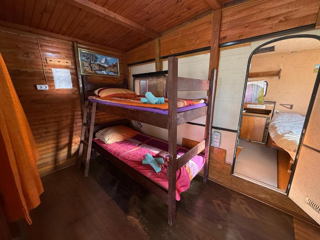 Wooden Lakefront Bungalow photo 3