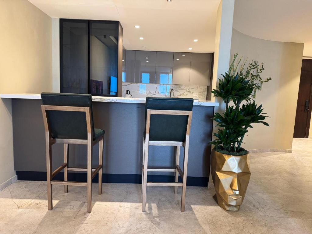 Luxury Sea View Apartment in Sea Breeze Grand photo 4