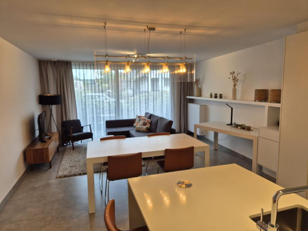 Luxury and tranquility within walking distance of the beach - with garage photo 4