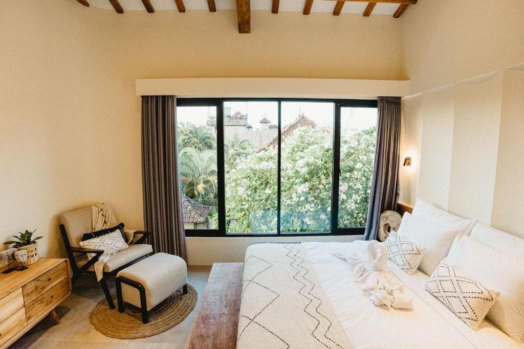 Villa KHAYA Seminyak Stylish 2-Bedroom Villa Just 900m from the Beach photo 2