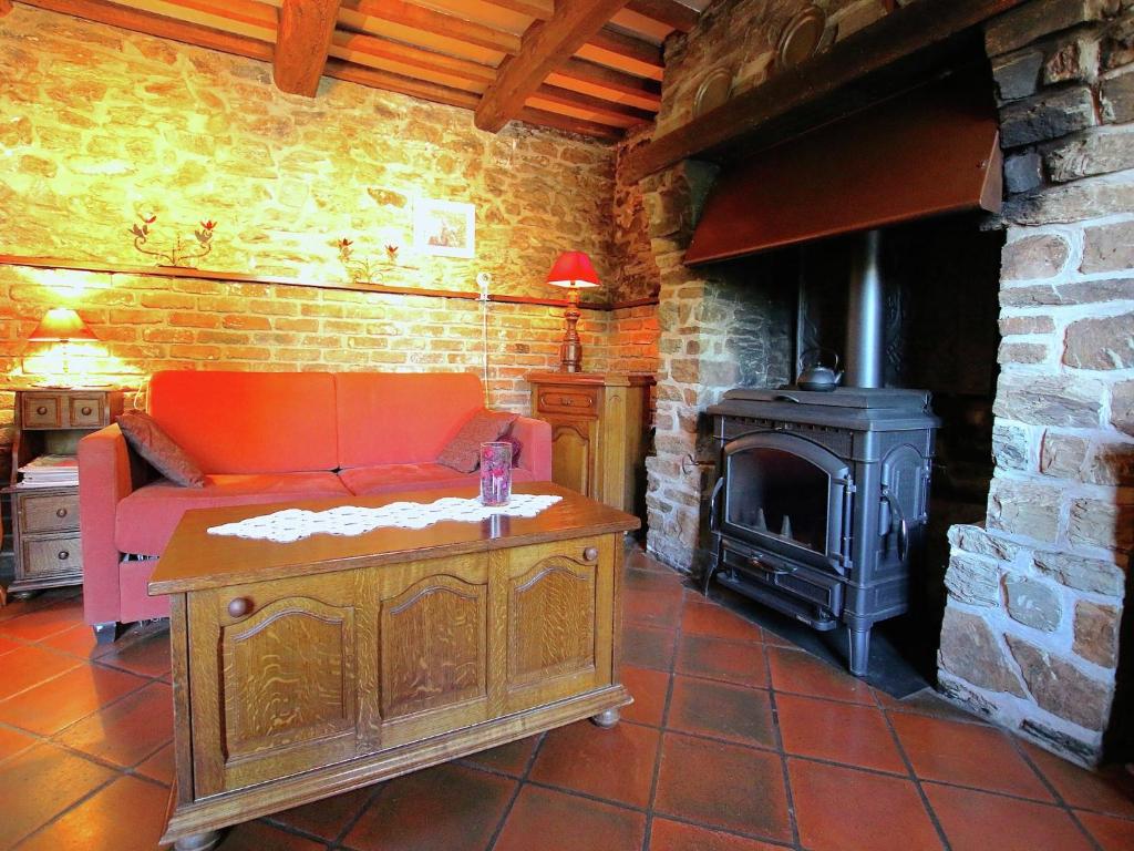 Cottage in Baillamont with terrace, cleaning included