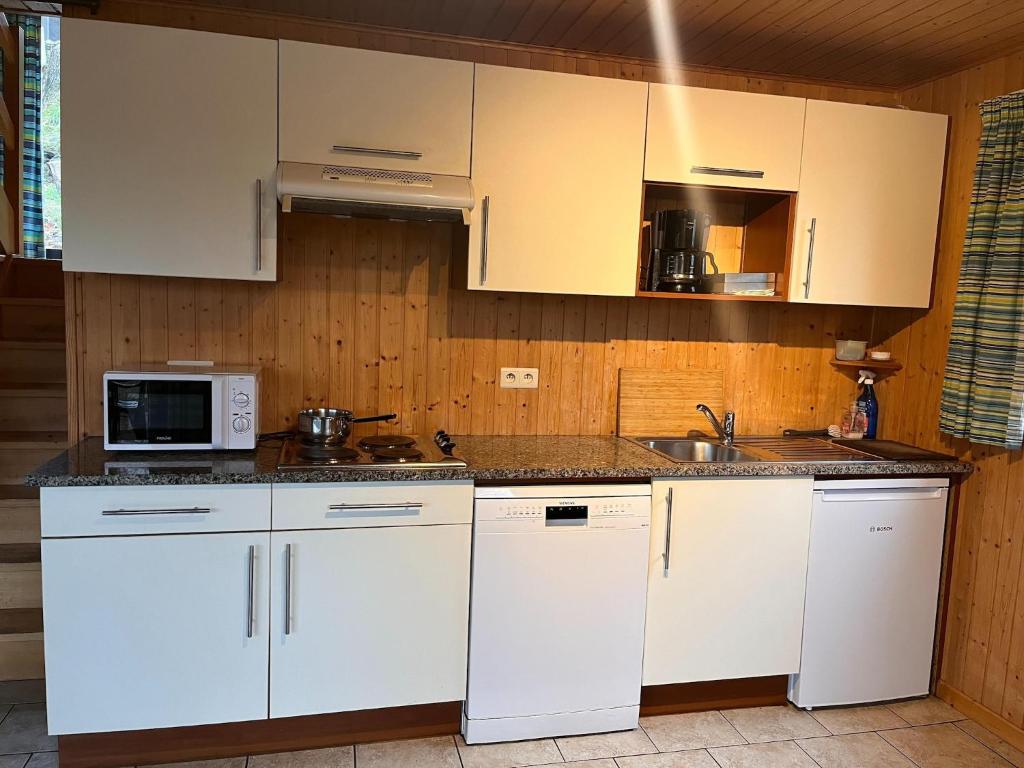 Bungalow in Hasti re with Terrace, cleaning included