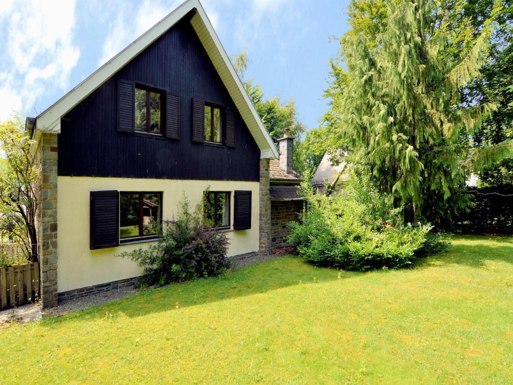 Inviting chalet in the woods in Ovifat, cleaning included photo 1