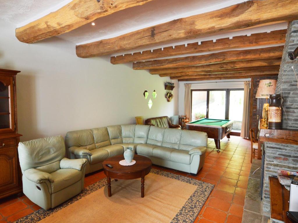 Inviting Holiday Home in Beauraing , cleaning included