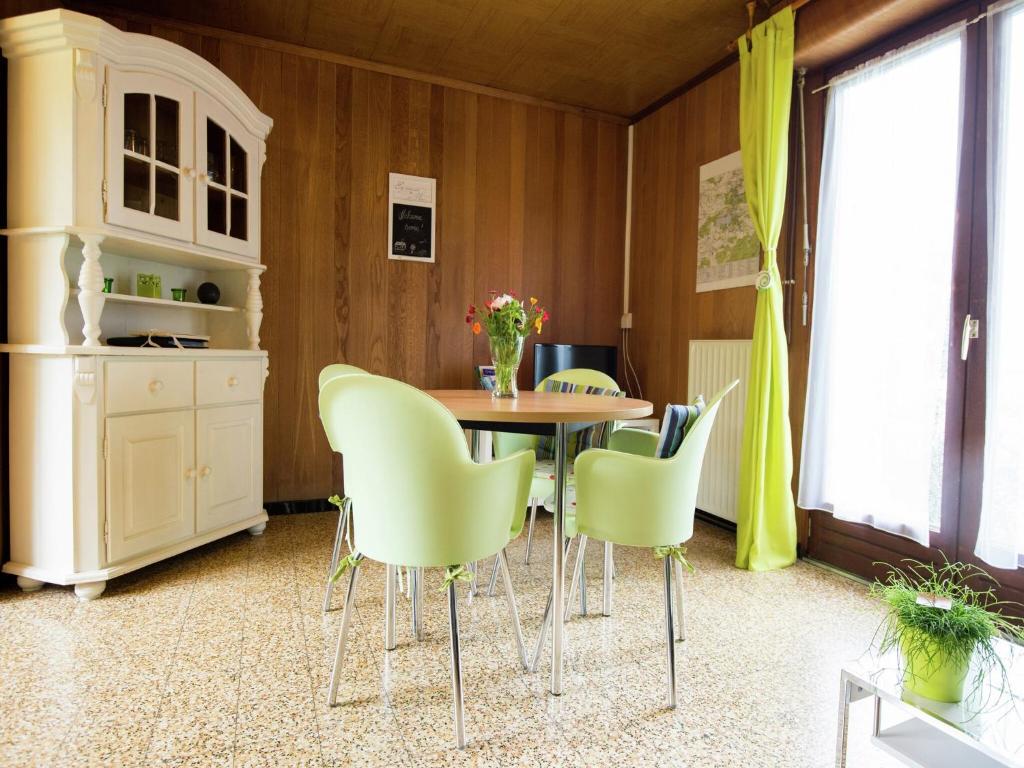 Holiday Home in Froidchapelle with Garden, cleaning included