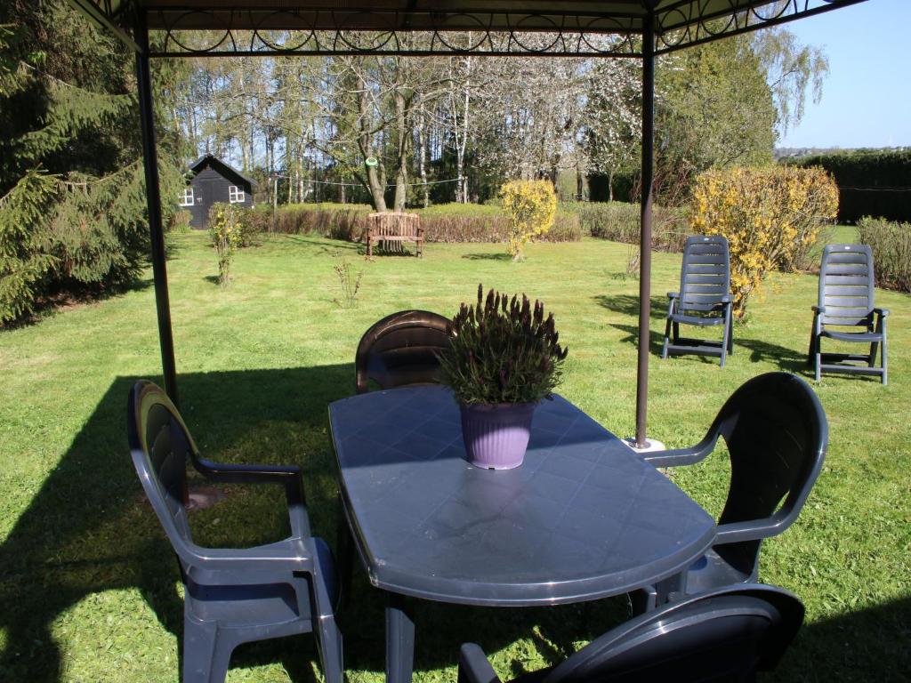 Holiday Home in Froidchapelle with Garden, cleaning included photo 2