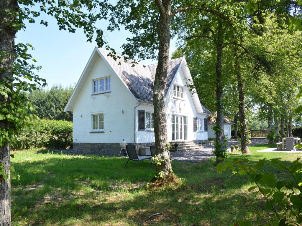 Superb holiday home with garden in Serinchamps, cleaning included