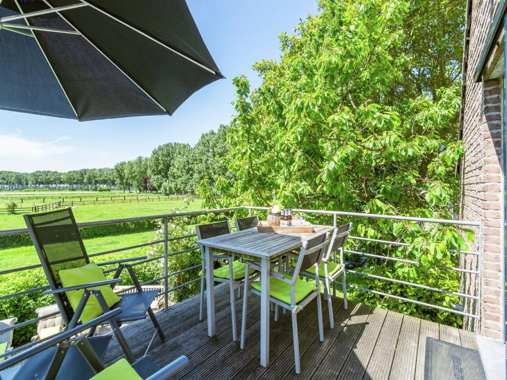 Cushy Apartment with Private Terrace, Heating, cleaning included photo 4