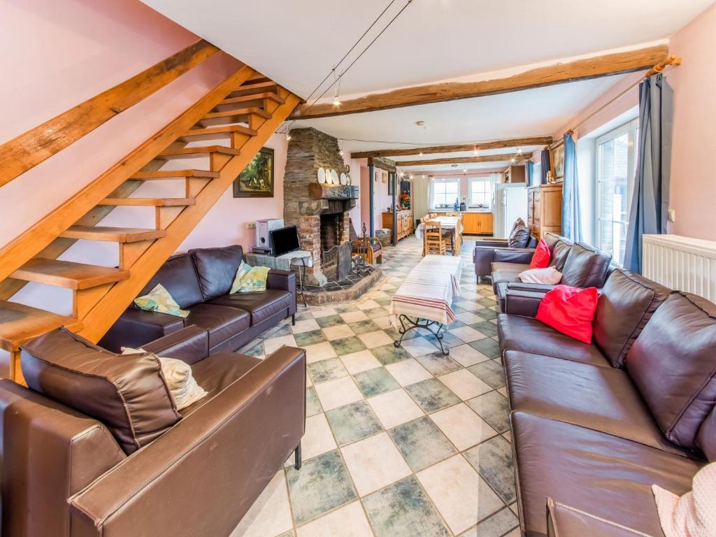 Beautiful Farmhouse in Brisy with Sauna, cleaning included photo 1