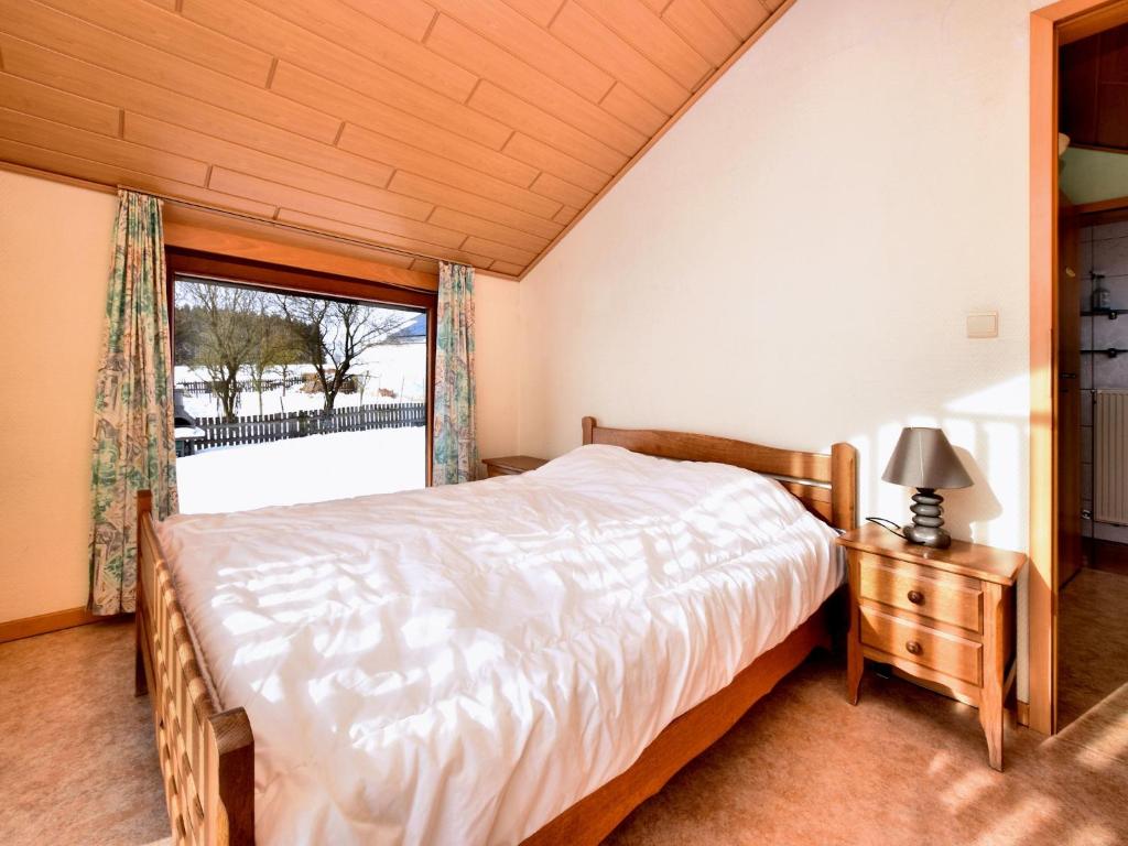Holiday Home in St Vith with hot tub, cleaning included