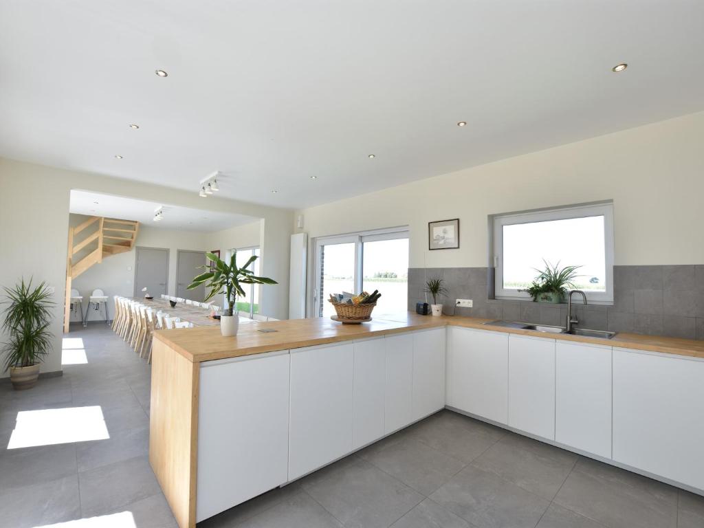 Mansion in Roesbrugge with Garden, cleaning included