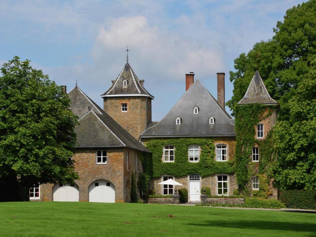 Castle in Bastogne with Garden, cleaning included photo 1