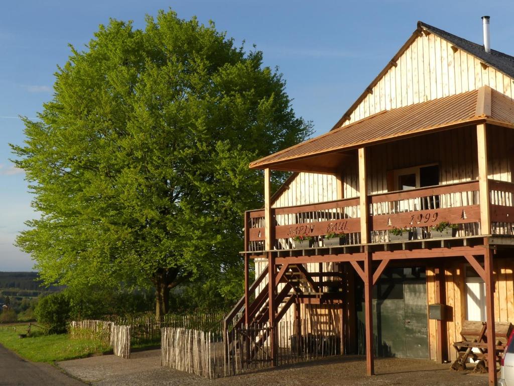 Farmhouse in Houffalize with terrace, cleaning included photo 1
