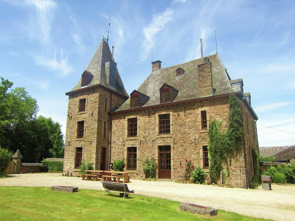 Castle Bodeux with private pool and sauna, cleaning included photo 1