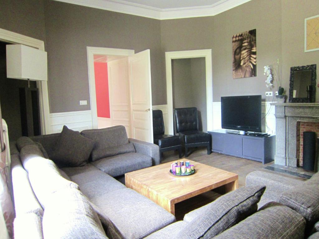 Castle Bodeux with private pool and sauna, cleaning included photo 2