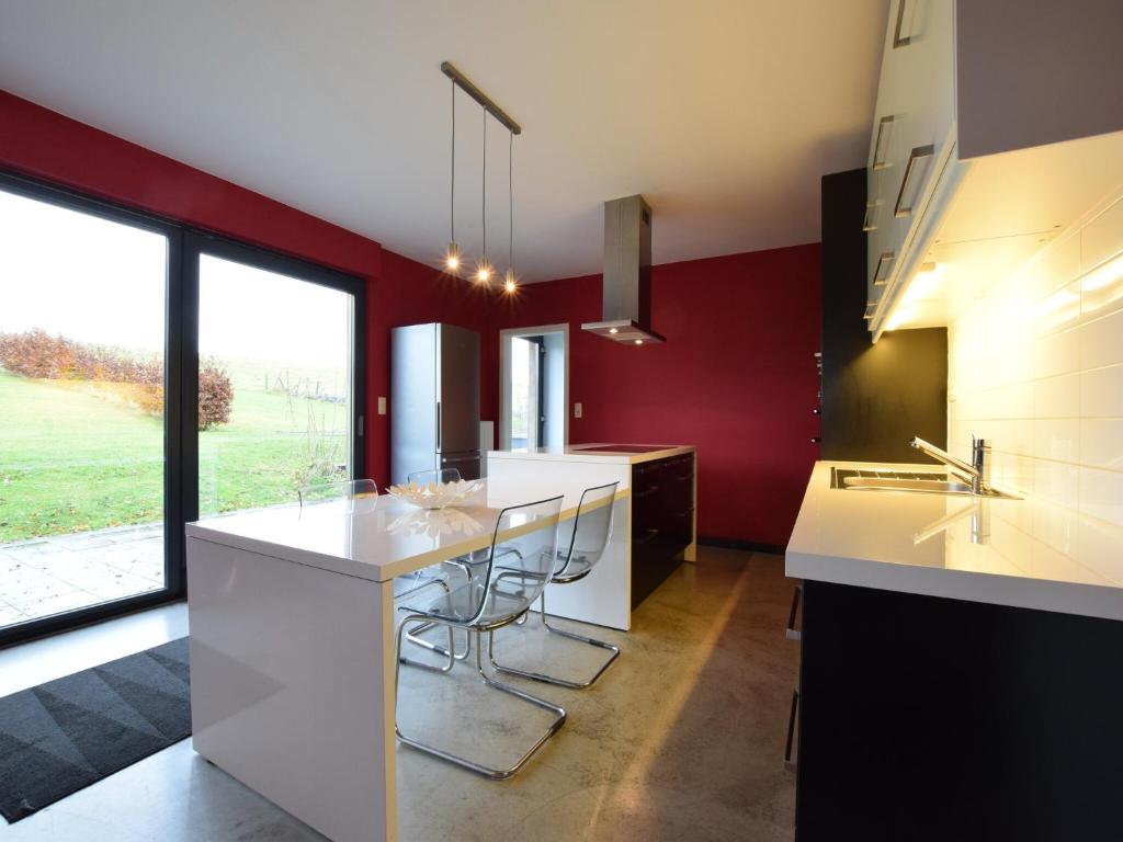 Modern Cottage in Vaux-sur-Sûre with Sauna, cleaning included
