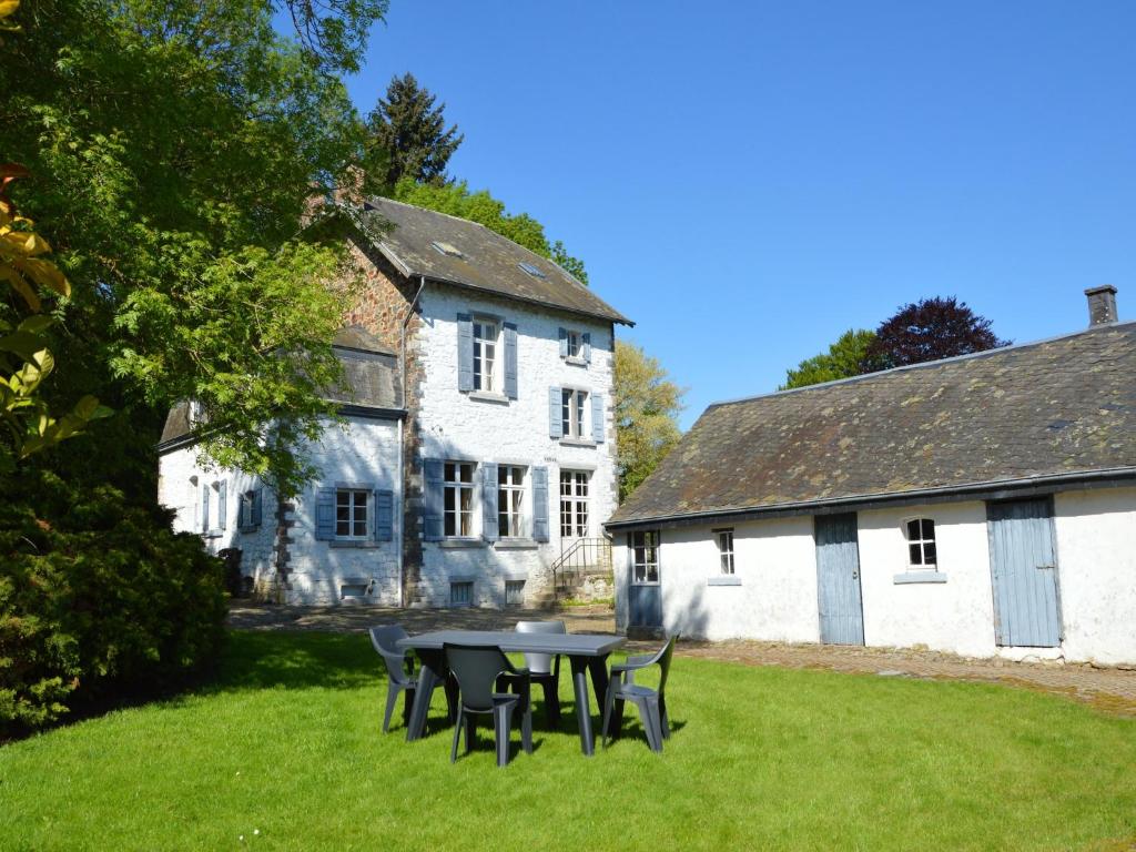 Holiday home in Roumont with garden, cleaning included photo 1