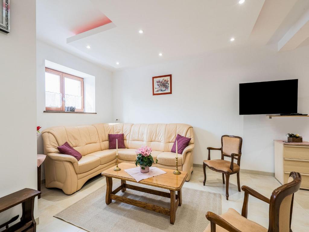 Cottage in Beauraing with garden, cleaning included photo 1
