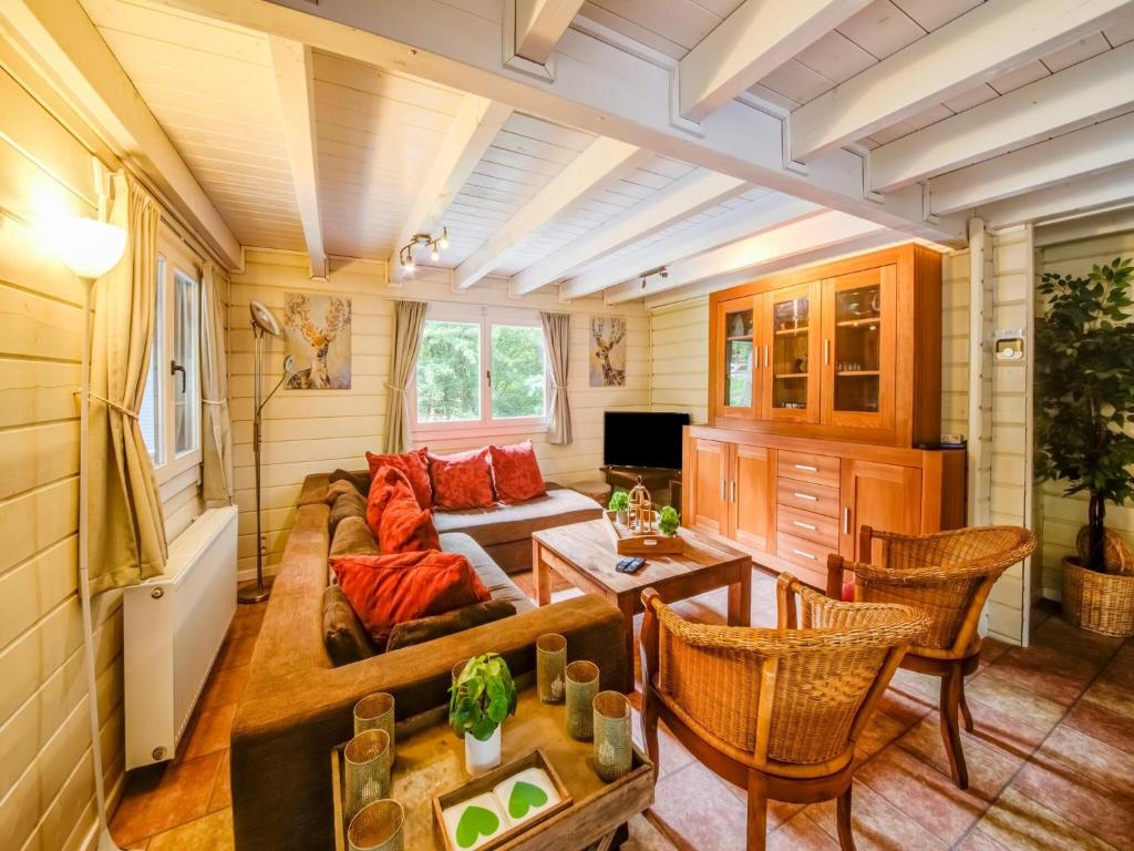 Spacious chalet with sauna and bubble bath, cleaning included