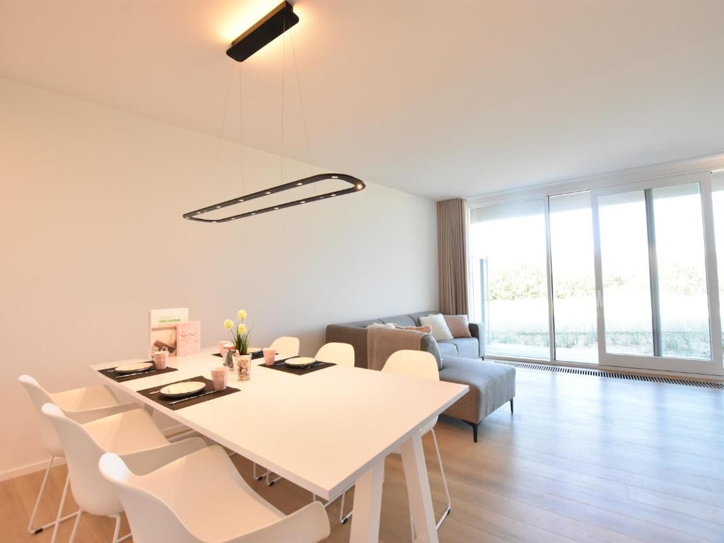 luxury apartment right by the sea, cleaning included