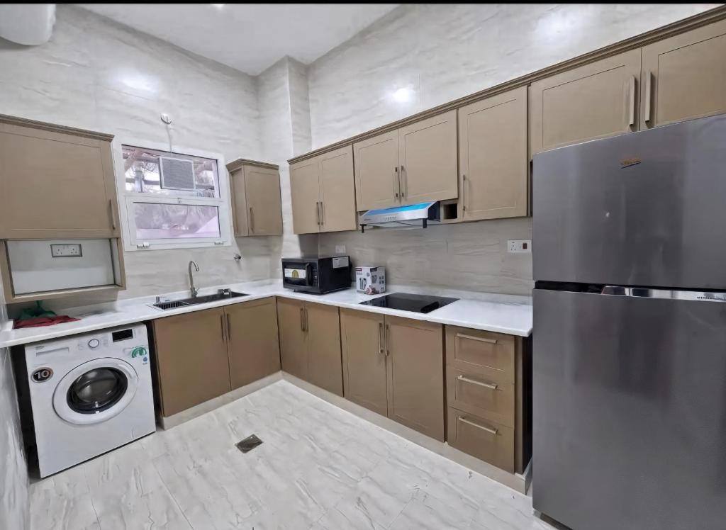 Al Ain Hotel Apartment Family Stay with Balcony and Pool Access photo 3