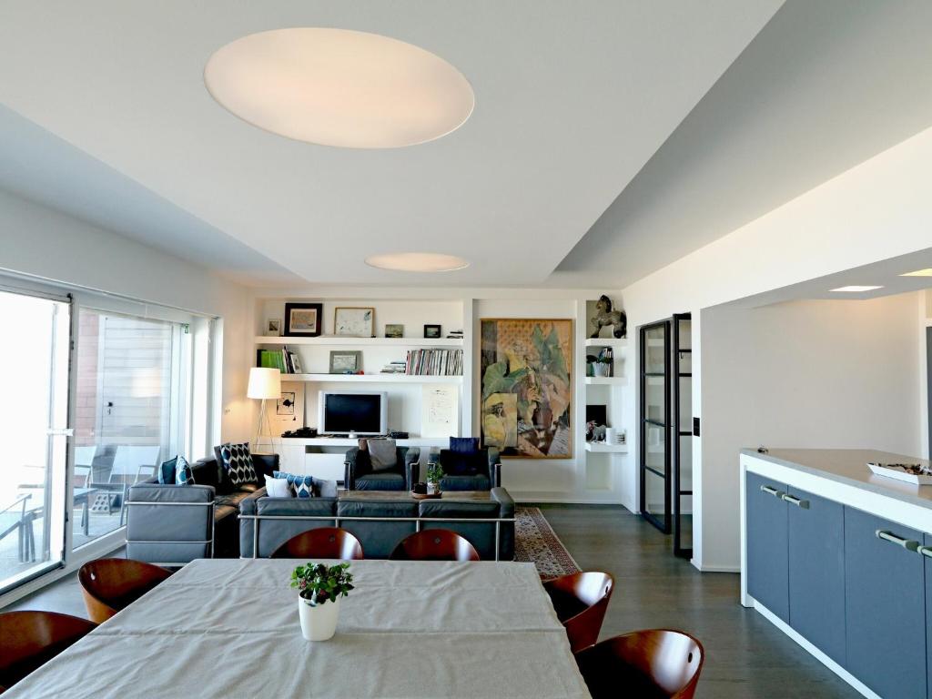 Spacious apartment in Knokke-Heist by the sea