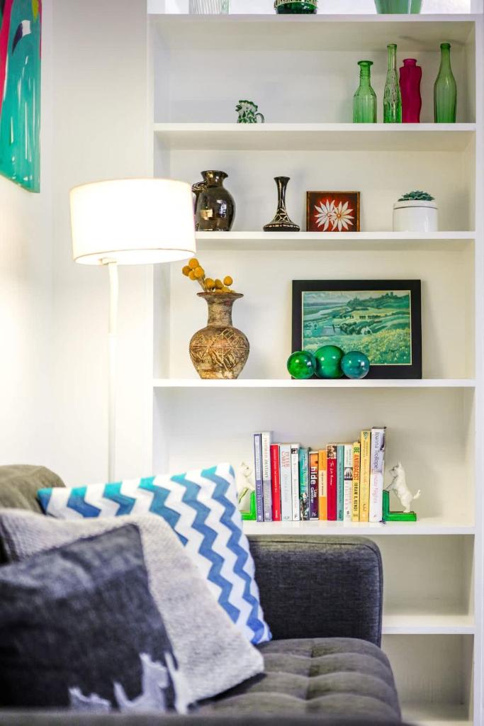 Central & Cozy Fitzroy Studio Apartment with parking photo 1