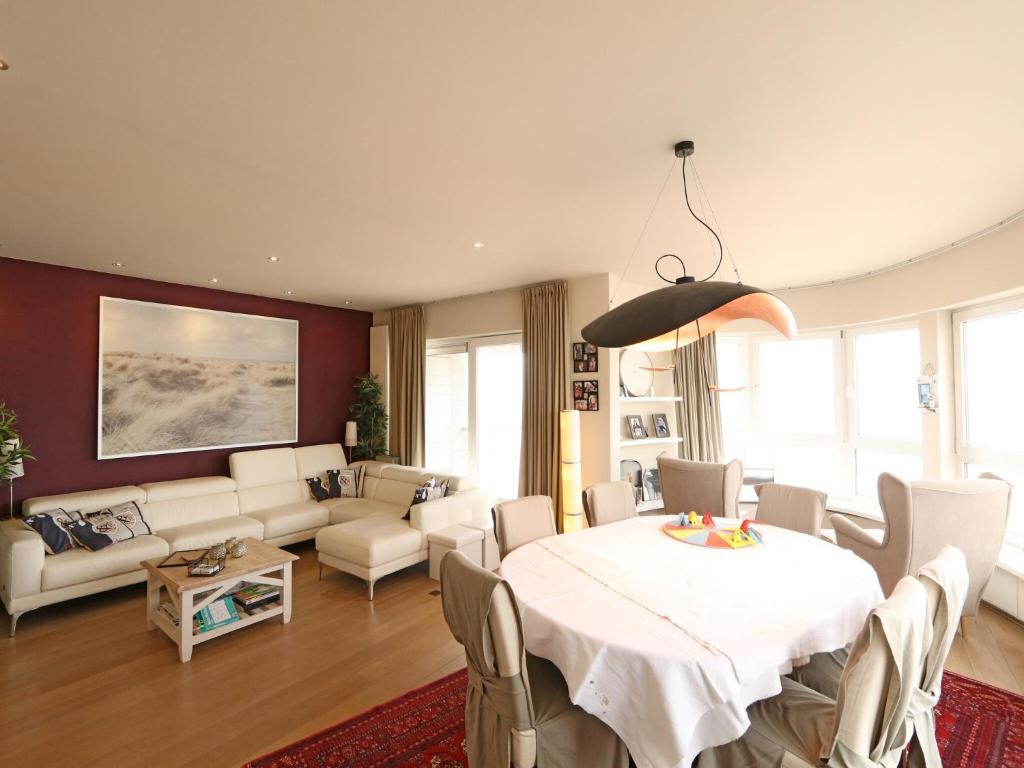 Corner apartment in Knokke with seaviews photo 2