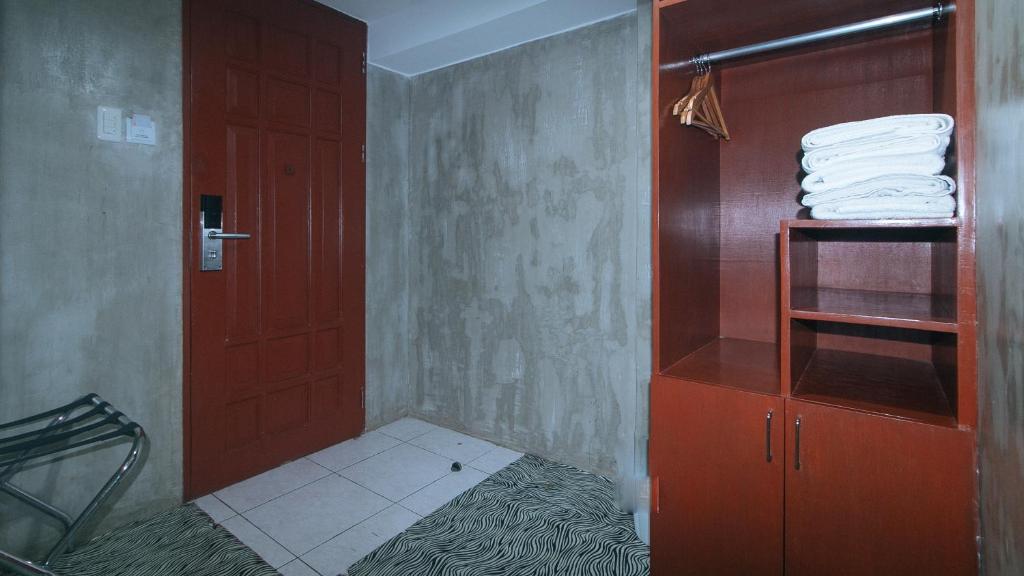Rcee Place by RedDoorz Room Type - Family Room