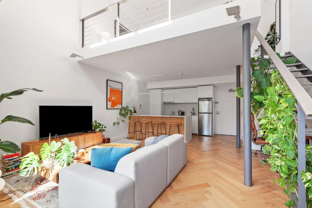 'Loft Botanica' Scandi-inspired & City Convenience