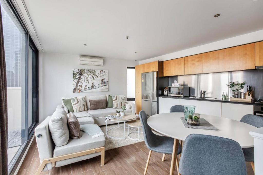 Cityscope - Stylish CBD Pad with a View photo 3