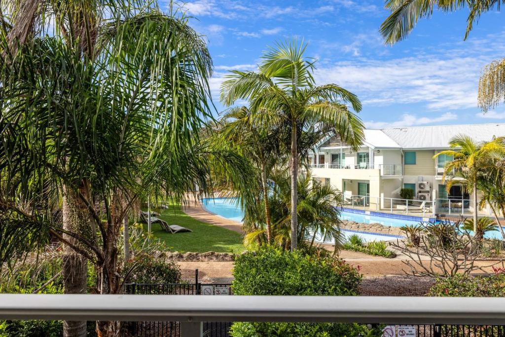 Oaks Pacific Blue Port Stephens. Apartment overlooking the Pool photo 3